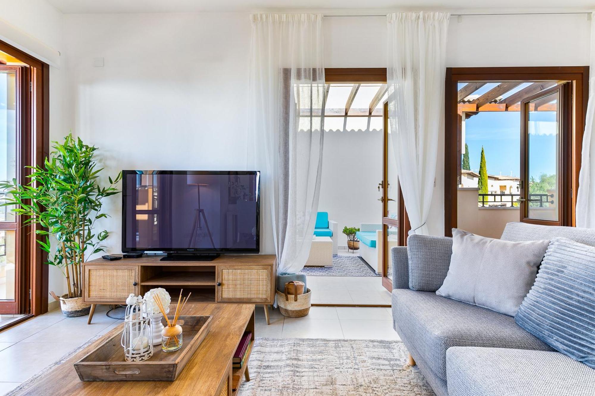 1 Bedroom Apartment Pyrgos With Beautiful Sea And Sunset Views, Aphrodite Hills Resort Kouklia Esterno foto