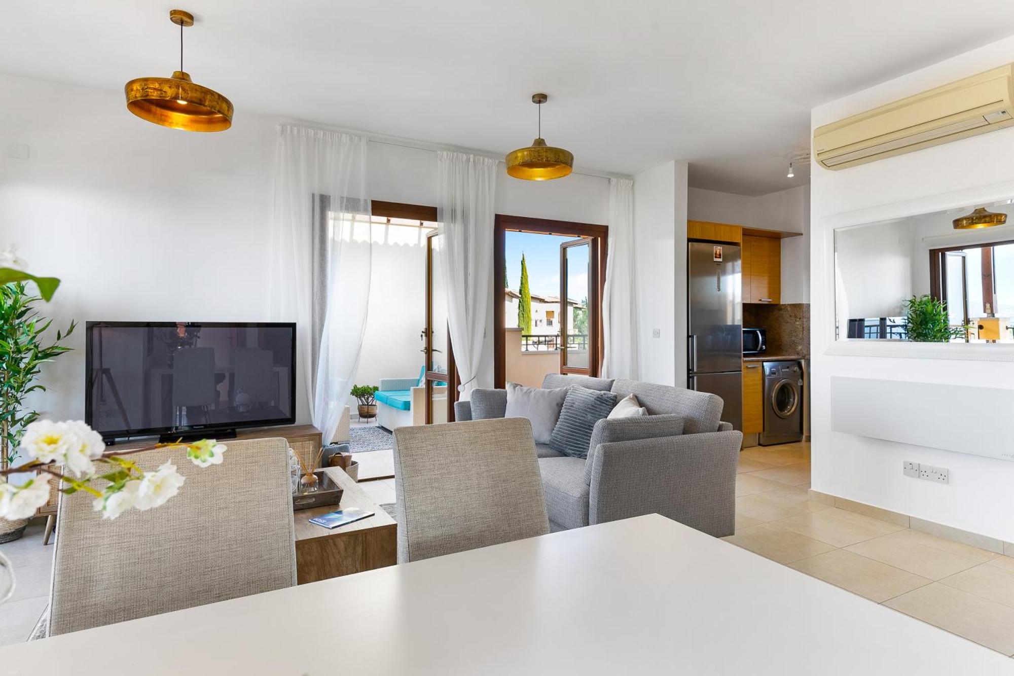 1 Bedroom Apartment Pyrgos With Beautiful Sea And Sunset Views, Aphrodite Hills Resort Kouklia Esterno foto