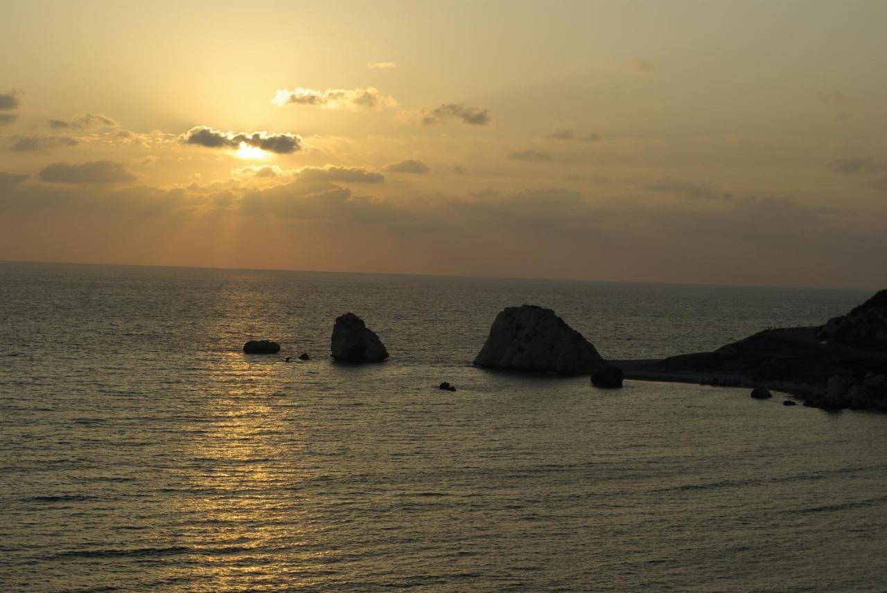 1 Bedroom Apartment Pyrgos With Beautiful Sea And Sunset Views, Aphrodite Hills Resort Kouklia Esterno foto